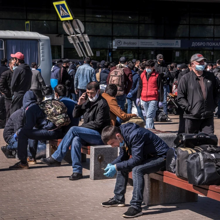 prin semnarea acestui „acord de loialitate”, migrantul confirmă că a fost informat inclusiv cu privire la consecinţele nerespectării regulilor stabilite şi că este de acord să nu aducă prejudicii Federaţiei Ruse