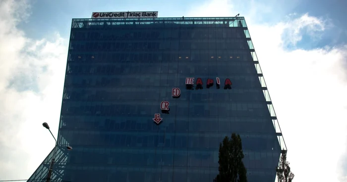 Alpinişti pentru INDAGRA FOTO UniCredit Ţiriac Bank