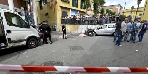 Un barbat si nepotul sau ucisi la Napoli FOTO La Repubblica