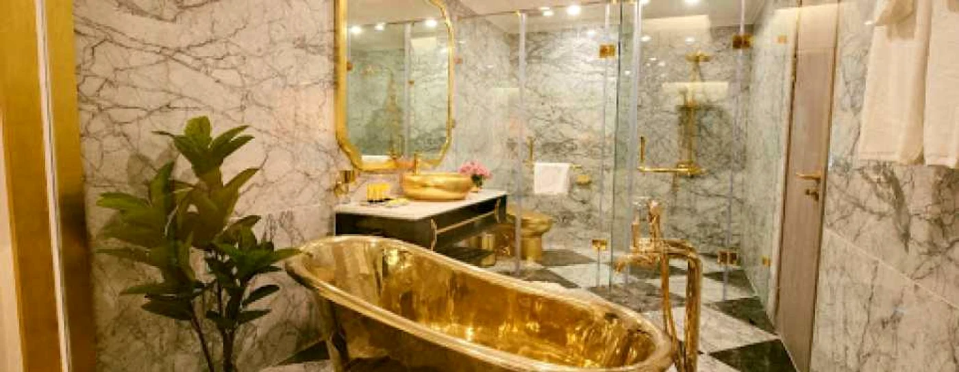 Una din băile hotelului Golden Lake