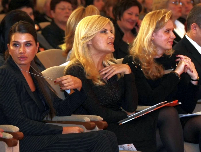 Europarlamentarul Elena Băsescu, deputatul PDL, Elena Udrea şi colega sa, Roberta Anastase FOTO Arhiva Adevărul