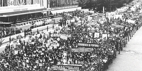 Vă mai aduceţi aminte  cu ce fast se sărbătorea,  înainte de 1989, ziua  de 23 August?! jpeg