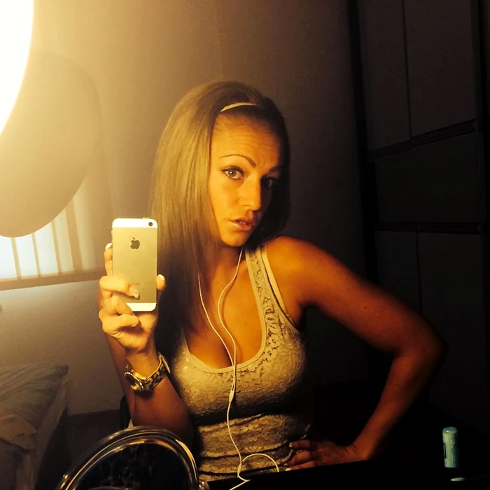 Zaneta are un piercing în buza de sus care o face şi mai sexyFoto: Arhiva personală