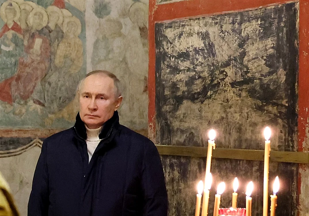 Vladimir Putin participă singur la Slujba de Crăciun Foto EPA EFE