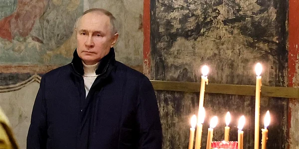 Vladimir Putin participă singur la Slujba de Crăciun Foto EPA EFE