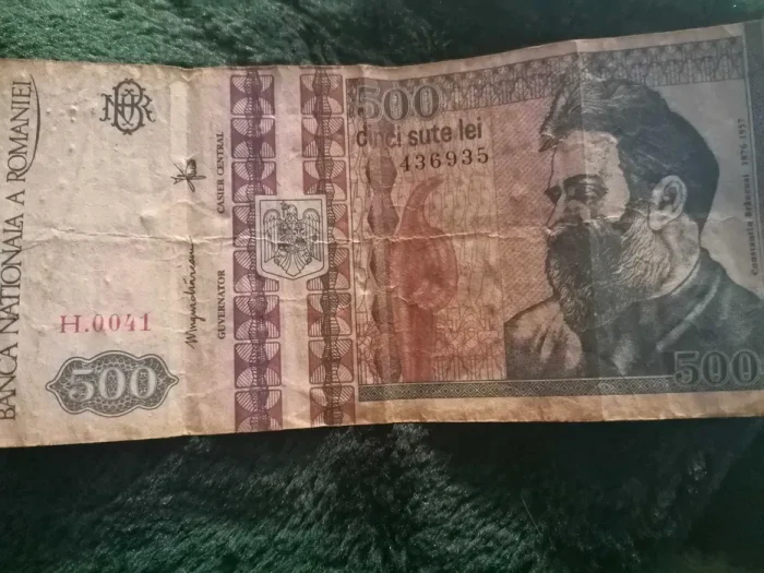 Bancnota se vinde cu mii de lei / foto: OLX