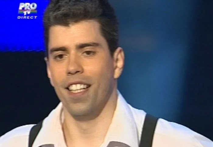 Deşi numărul i-a solicitat la maximum coloana, Mihai a entuziasmat publicul şi pe juraţi