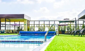 swimming pool 6396749 1280 jpg