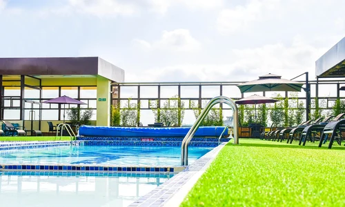 swimming pool 6396749 1280 jpg