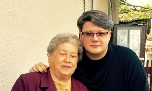 Fuego și bunica maternă, pe care o iubește ca pe ochii din cap jpeg