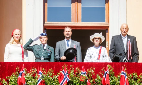 Prințesa Mette Marit, Prințesa Ingrid Alexandra, Prințul Haakon, Regina Sonja și Regele Harald al Norvegiei  GettyImages 2153366105 jpg