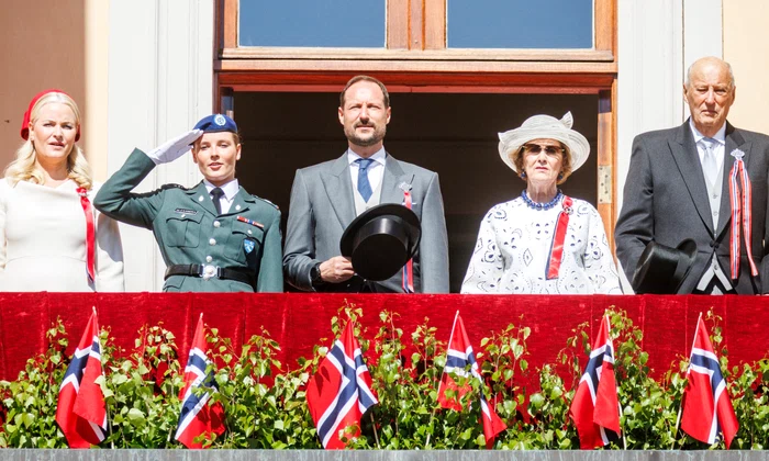 Prințesa Mette Marit, Prințesa Ingrid Alexandra, Prințul Haakon, Regina Sonja și Regele Harald al Norvegiei  GettyImages 2153366105 jpg