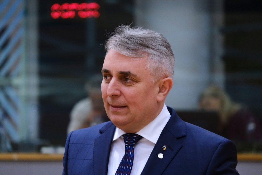 În plină grevă a profesorilor, Lucian Bode anunță creșterea soldelor și a salariilor angajaților MAI, din iunie