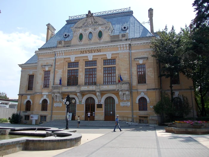 Imagine cu Prefectura veche din Botoșani / foto: Wikipedia