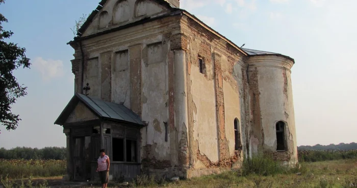 Biserica de la Ivăneşti datează din cea de-a doua jumătate a secolului al XIX-lea