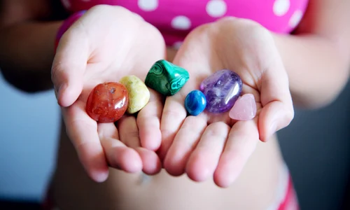 Simbolismul pietrelor semiprețioase și impactul lor asupra energiei feminine jpg