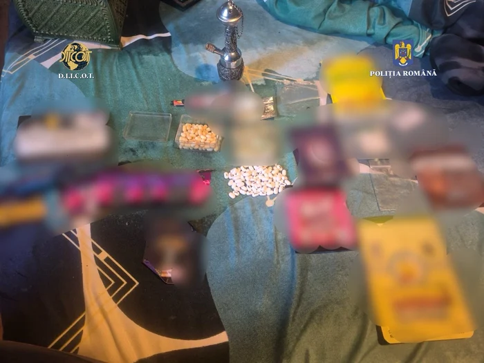 VIDEO Polițist de frontieră și fosta lui soție, implicați într-o rețea de traficanți de droguri. Făceau petreceri la care consumau stupefiante inclusiv copii
