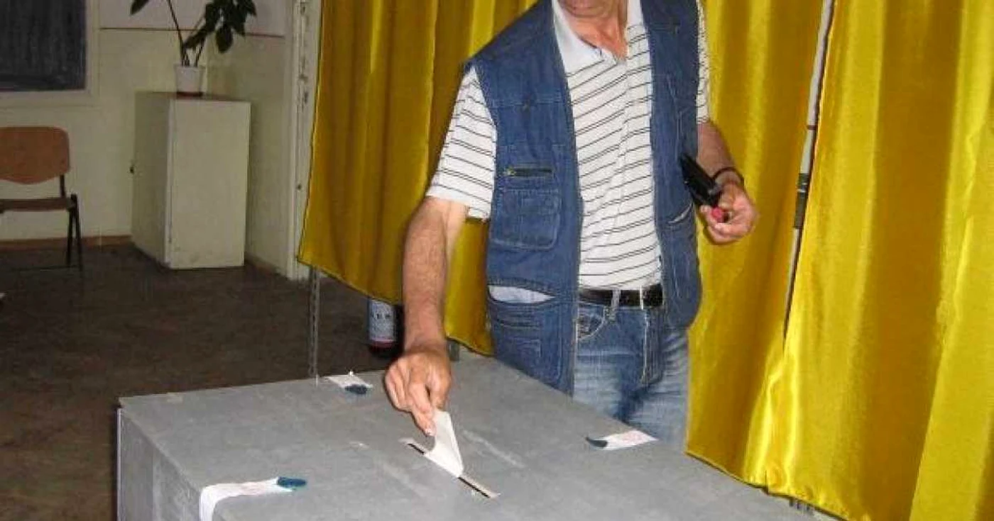 Doar trei alegători în Observator