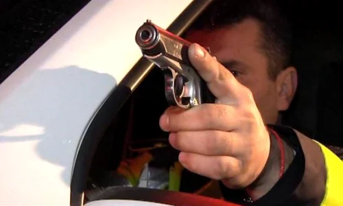 politist pistol trage jpeg