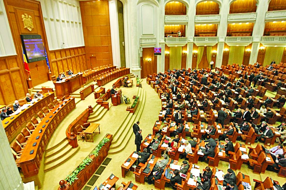 
    Deputaţii vor fi penalizaţi pentru absenţe  
