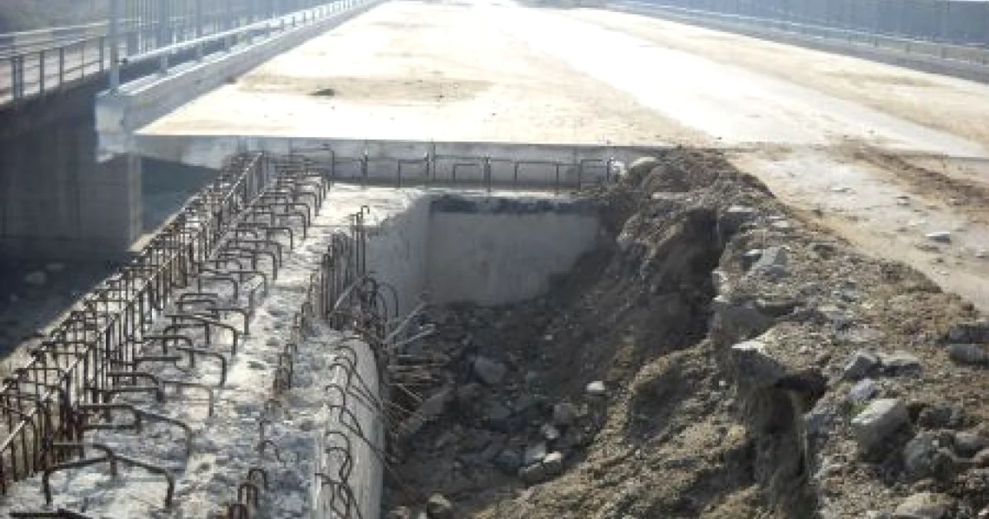 Podul de la Corcova, lăsat baltă în mijlocul reabilitării