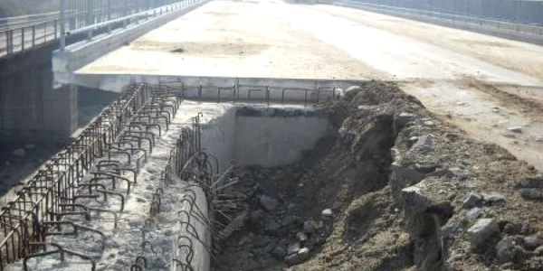 Podul de la Corcova, lăsat baltă în mijlocul reabilitării
