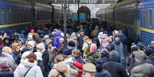 Mii de refugiaţi au umplut gara din Lviv. Foto Profimedia