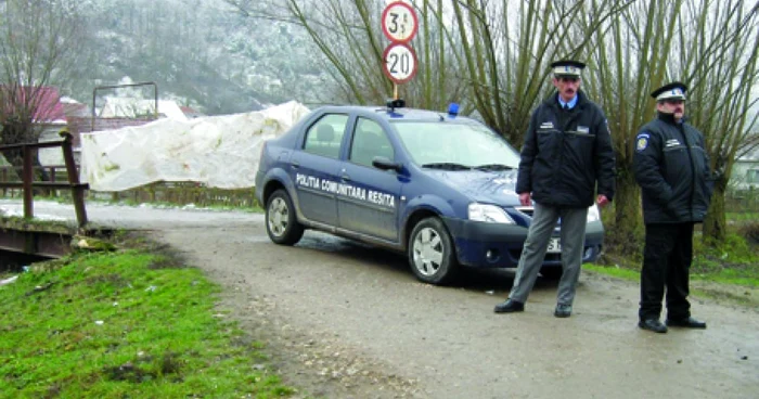 Pod periculos, păzit cu arma