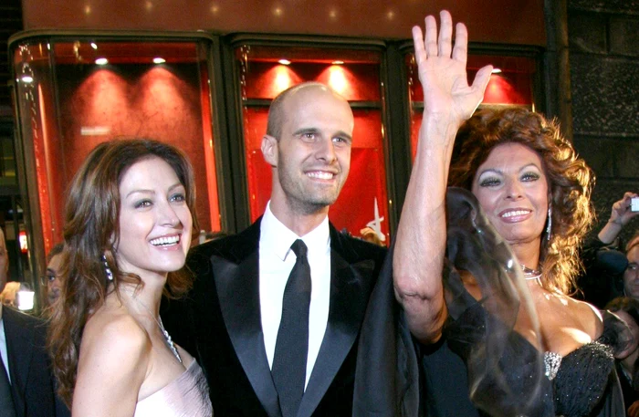 Sophia Loren (dreapta), alături de fiul ei (centru)foto: profimedia