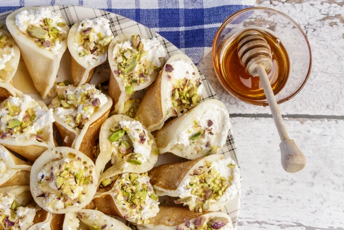 Clătite Qatayef shutterstock 288837386 (1) jpg