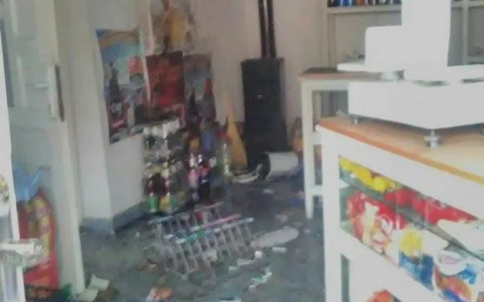 Așa arată magazinul după nenorocirea produsă (foto:adevarul.ro)