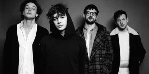 the 1975 foto the current