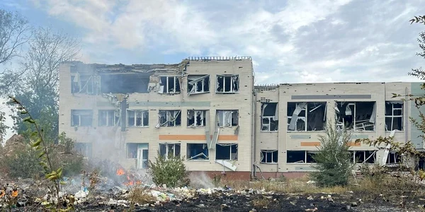 Clădire bombardată din Velika Novosilka Foto X jpg