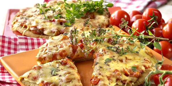 pizza cu rosii si cascaval