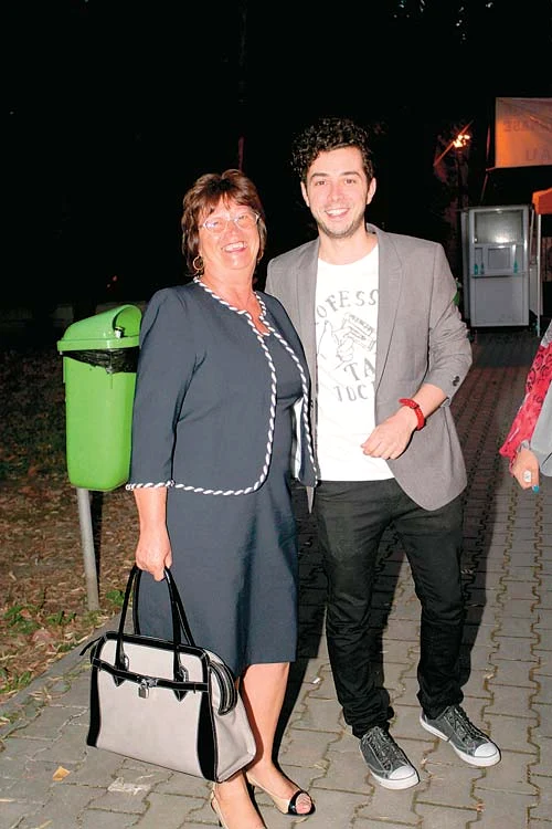 
    Marius Moga şi mama lui  