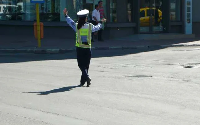 Agenţii de poliţie vor dirija circulaţia pe rute ocolitoare. Foto: Adevărul