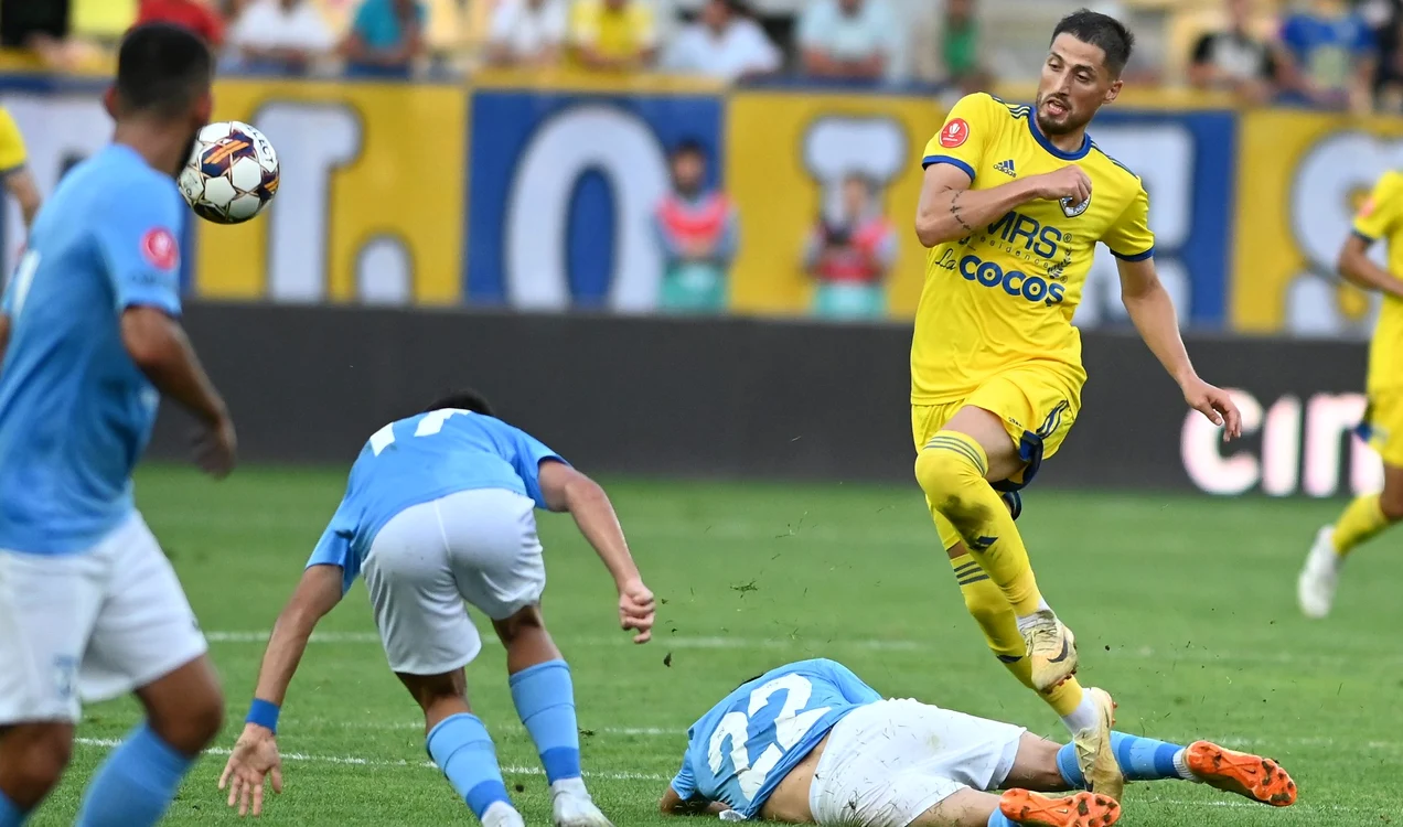 duel pe teren între FC.Voluntari și Petrolul 