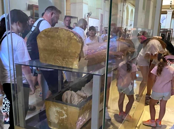 Arestată din cauza unui suvenir cumpărat din Cairo
