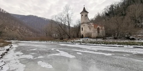 biserica lacul cincis