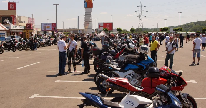 Motoare puternice, fete frumoase şi multă adrenalină