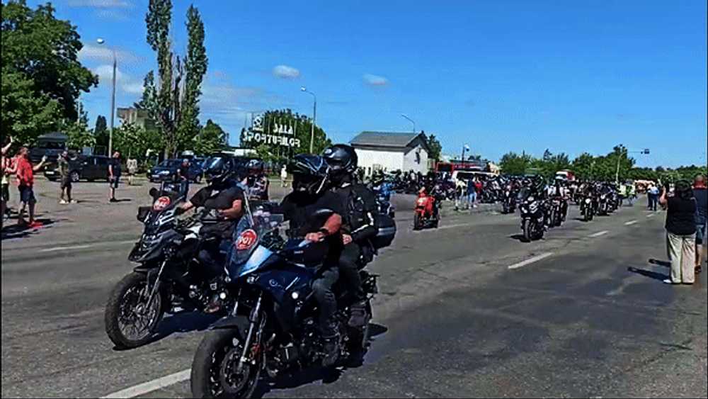 România a intrat în Cartea Recordurilor cu cea mai mare paradă moto din lume. 3.722 motocicliști au făcut traseul Pitești-Mioveni VIDEO