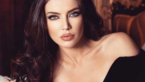 Cristina este adesea comparată cu Angelina Jolie