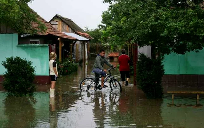 Evacuarea apelor la Gătaia