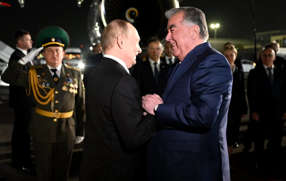 Vladimir Putin a fost primit cu fast. FOTO: X/@kokchapress
