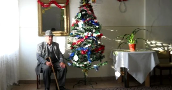 Bătrânii se bucură de Crăciun chiar dacă nu-l petrec cu familia