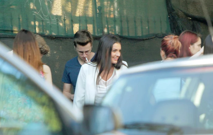 Când a ieşit de la ultima probă a Bacului, Diana Enache a râs şi a glumit cu colegii