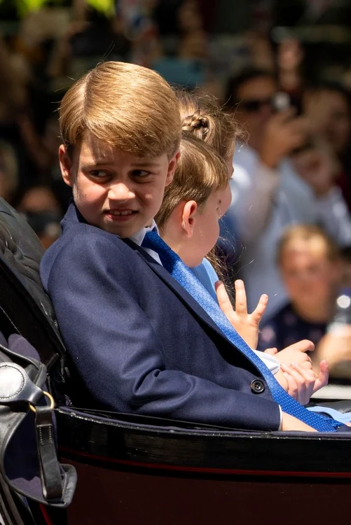 Nici George nu a fost impresionat de mulțimea venită să-i vadă familia