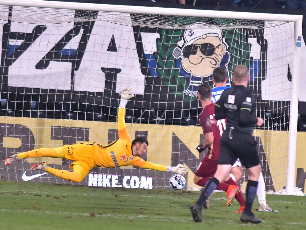 Chipciu l-a învins pe portarul Farului cu un șut plasat / Foto: sportpictures.eu