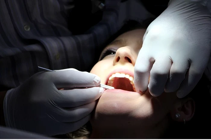 Un alt caz de medic fals! Un zidar cu 8 clase a profesat meseria de dentistFoto: Pixabay
