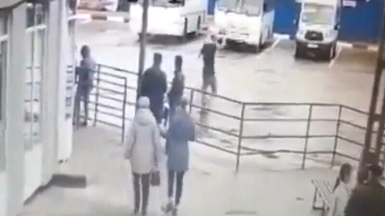 Un tânăr rus și-a dat foc într-o parcare / Foto Captură Video